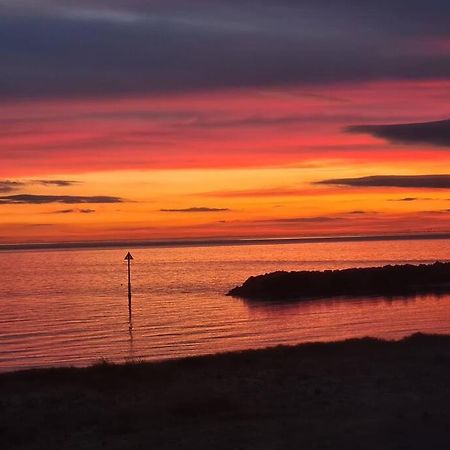 Awave From It All - Escape The City Life Jaywick Sands Экстерьер фото