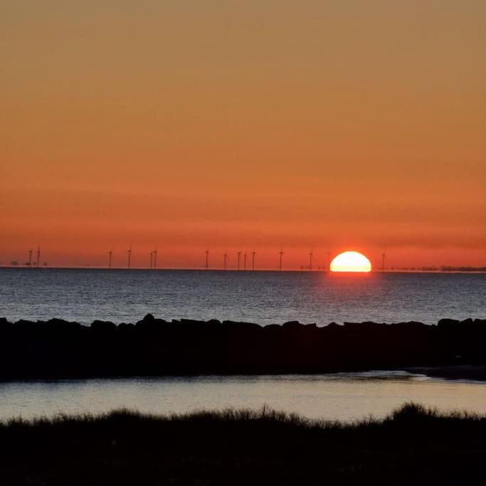 Awave From It All - Escape The City Life Jaywick Sands Экстерьер фото