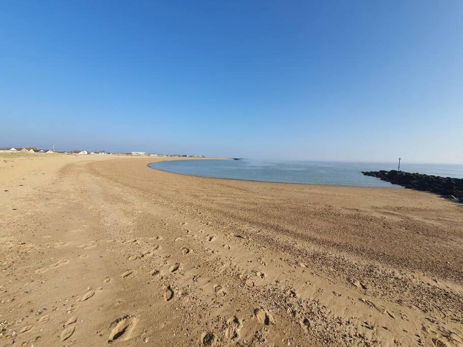 Awave From It All - Escape The City Life Jaywick Sands Экстерьер фото